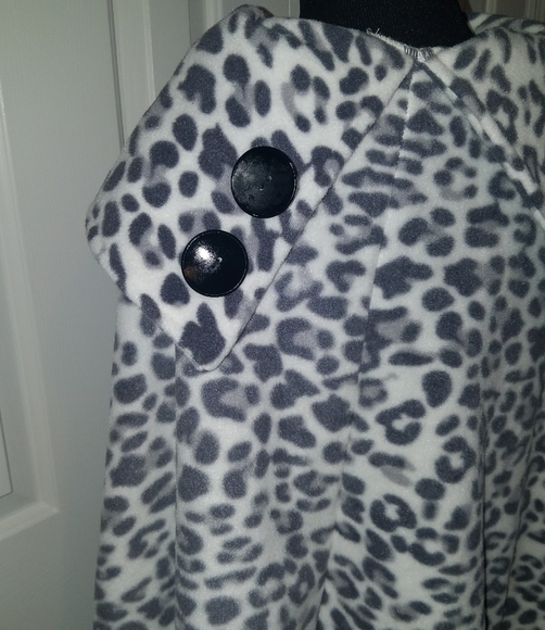 Snow Leopard Wrap - Picture 5 of 8